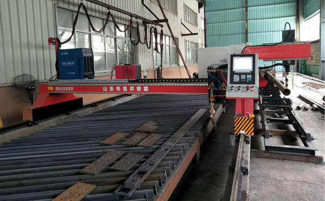 數(shù)控火焰切割機(jī)應(yīng)用現(xiàn)場(chǎng)