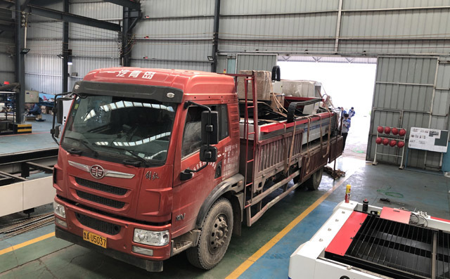 高效型激光切割機發往山東濱州 高效型激光切割機發往山東濱州