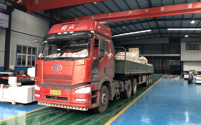 金屬激光切割機發(fā)往青島市黃島區(qū)