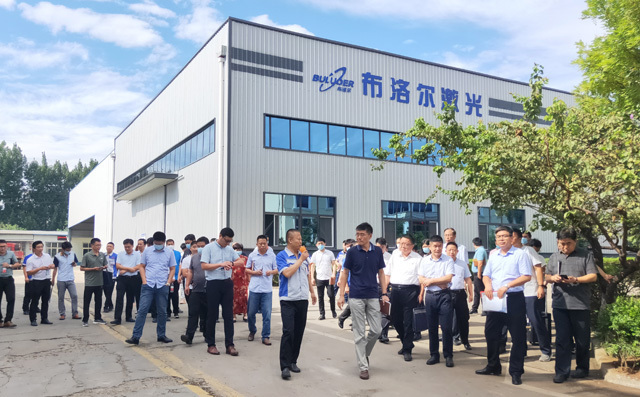 團體組織對布洛爾數控切割機廠家進行考察 團體組織對布洛爾數控切割機廠家進行考察